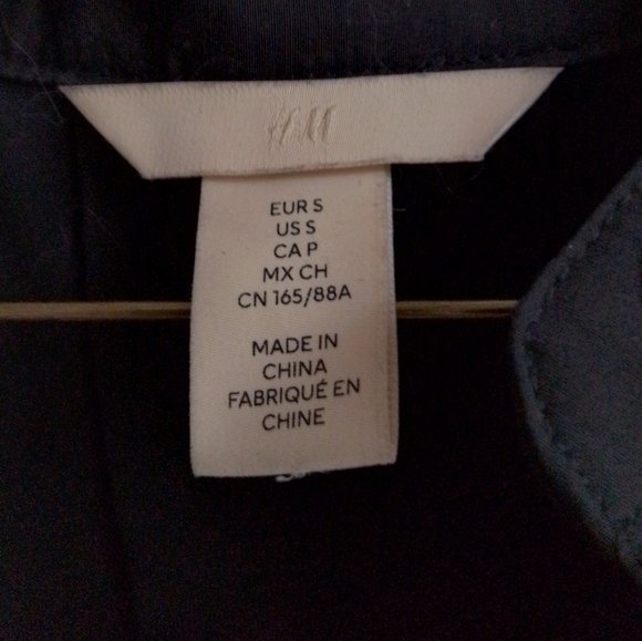 Black oversized blouse with rushed sleeves (small) - Picture 3 of 4